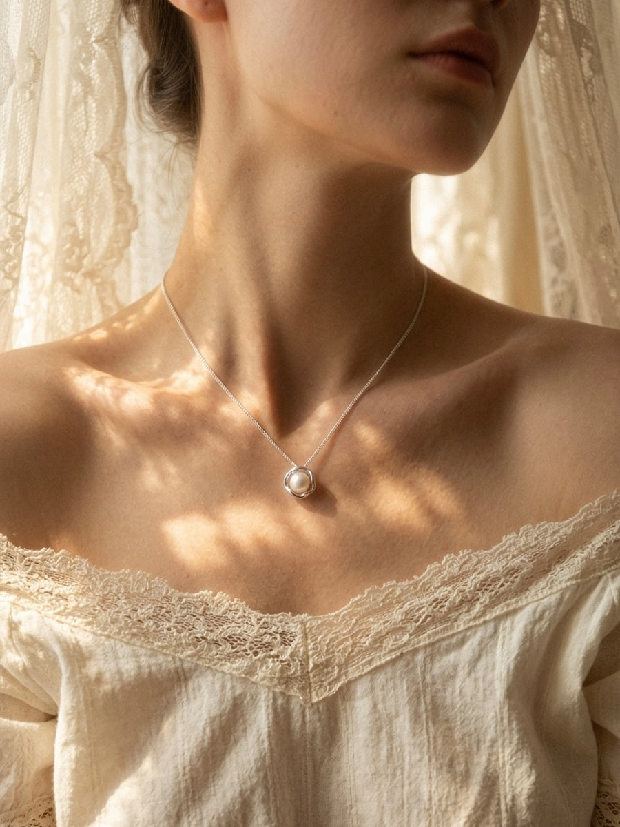 Muse Halo Necklace